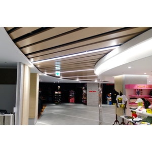 金屬木紋面條狀天花板,及裕興業股份有限公司