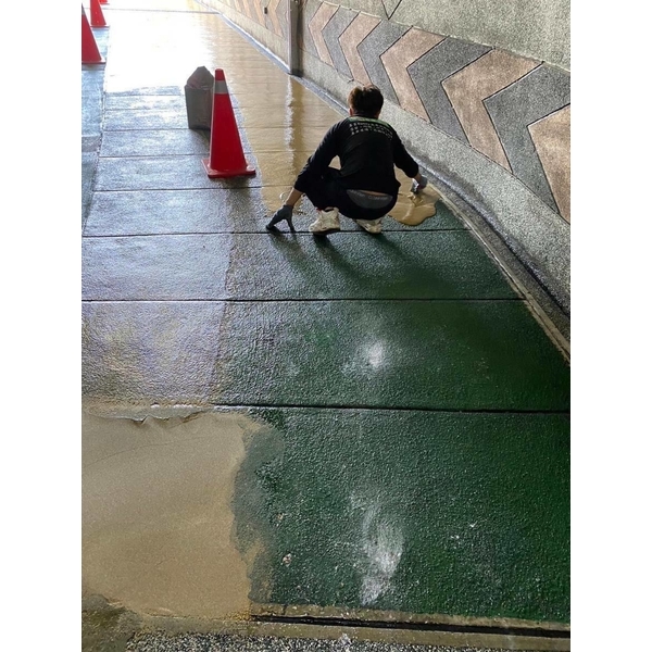 地下斜坡道EpoXY耐磨止滑工程,東昌防水企業公司