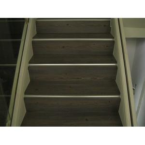 美耐超耐磨地板浮雕尊爵藍松樓梯施工實例