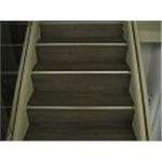 美耐超耐磨地板浮雕尊爵藍松樓梯施工實例 - 正德地板有限公司