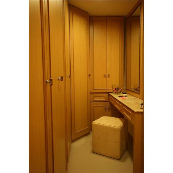 衣櫃搭配著琉璃把手 衣櫃搭配著琉璃把手,如光企業有限公司