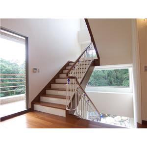 樓梯間高檔配飾