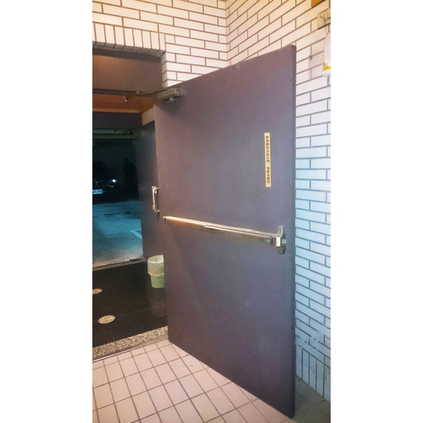 安全梯門扇及五金檢修