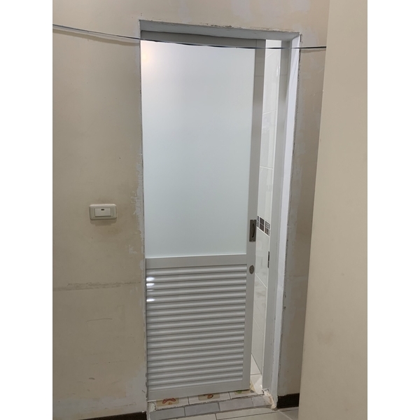 浴室日式橫拉門