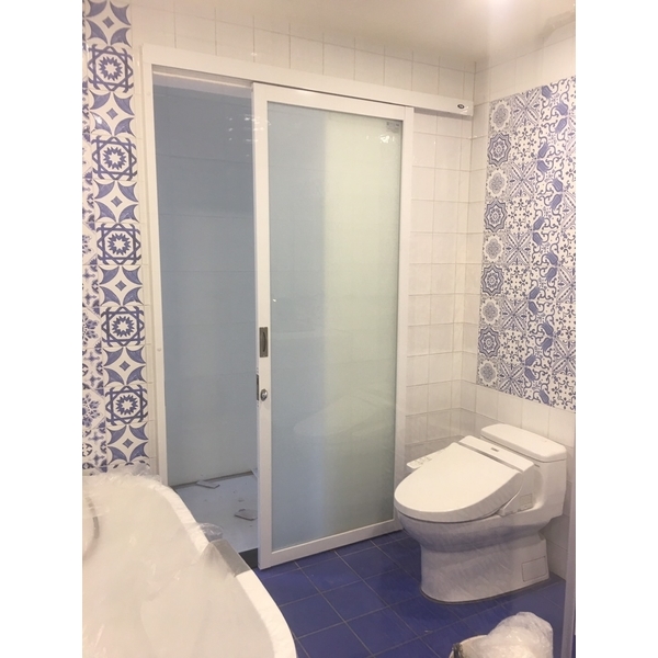 浴室日式橫拉門