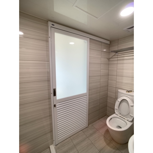 浴室日式橫拉門