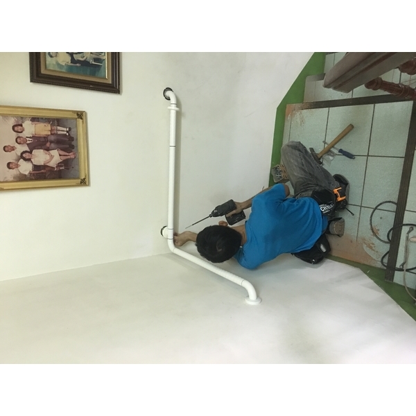 浴室長照安全扶手-勝欣鋼鋁門窗行