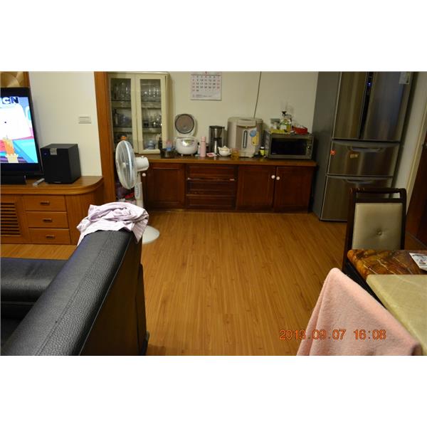 美耐板超耐磨地板 水晶面系列-現代柚木 (1024x683),山衍實業有限公司