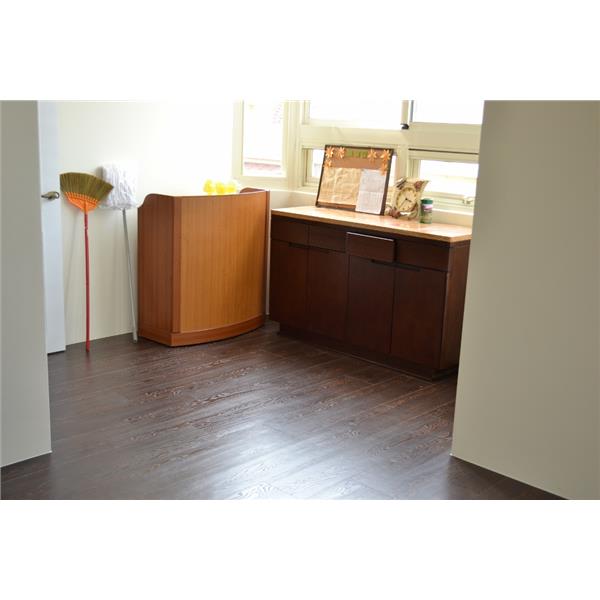 超耐磨地板碳化基材 蕭瑟棕 超耐磨地板碳化基材 蕭瑟棕,山衍實業有限公司