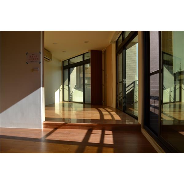 大自然-櫻花木實木架高 大自然-櫻花木實木架高,山衍實業有限公司