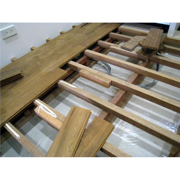 步驟6-舖上木板，還有搭配通風孔,同毅地板木業有限公司