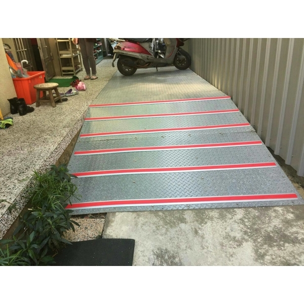 樓梯防撞止滑條-同育展業有限公司