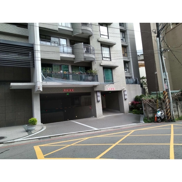 施華洛奇社區-防磁磚墜落網-開旭專業圍網有限公司