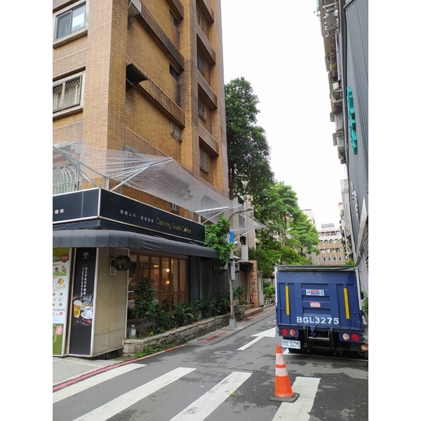 新生南路-防磁磚墜落網-開旭專業圍網有限公司