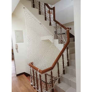 柏克立幼兒園-樓梯防護網