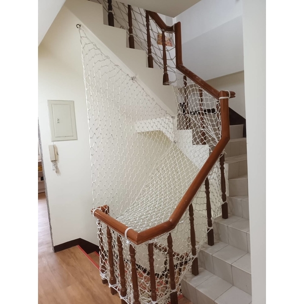 柏克立幼兒園-樓梯防護網