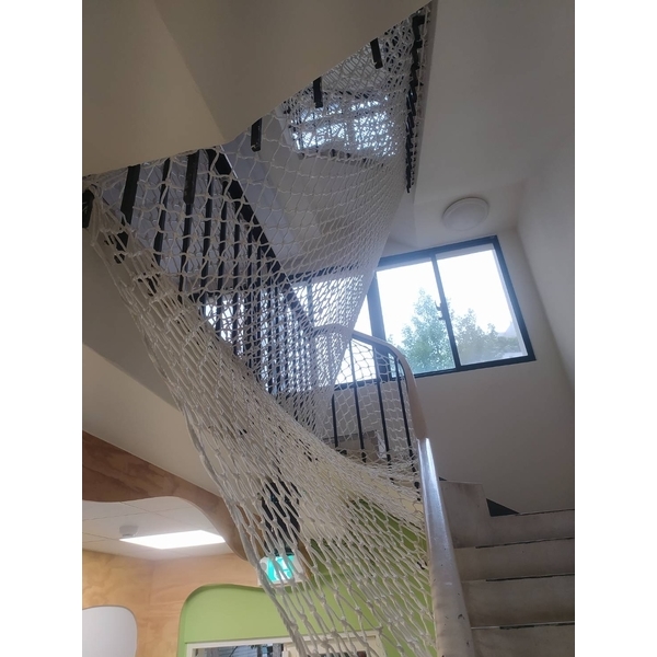 中華電信研究院-樓梯防護網-開旭專業圍網有限公司