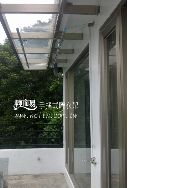 輕而易手搖式曬衣架完工實景,芯宇國際有限公司