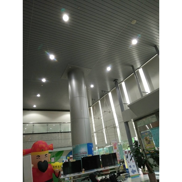 挑高大廳球泡更換 挑高大廳球泡更換,奧立科技能源股份有限公司