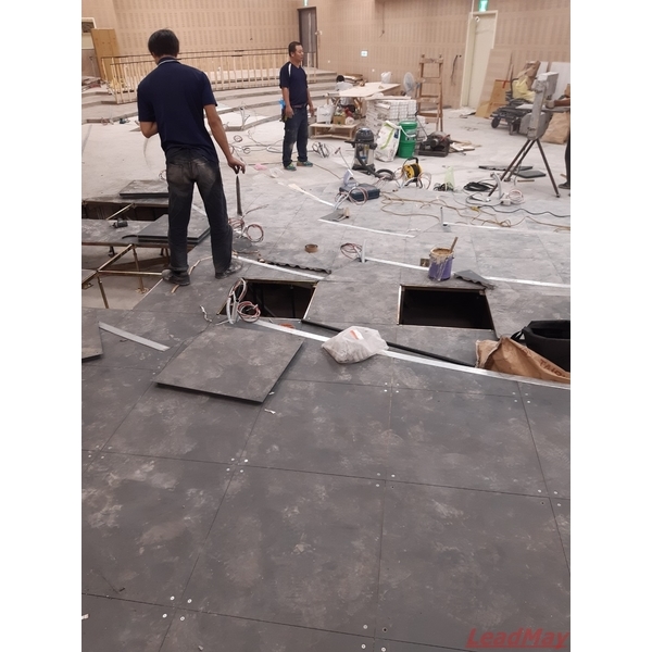 高架地板反向階梯做法