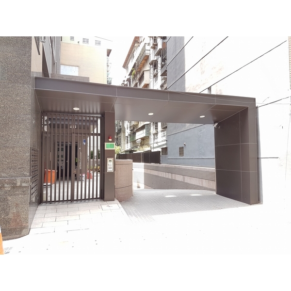 大門包板格柵小門,雅固婷金屬建材有限公司