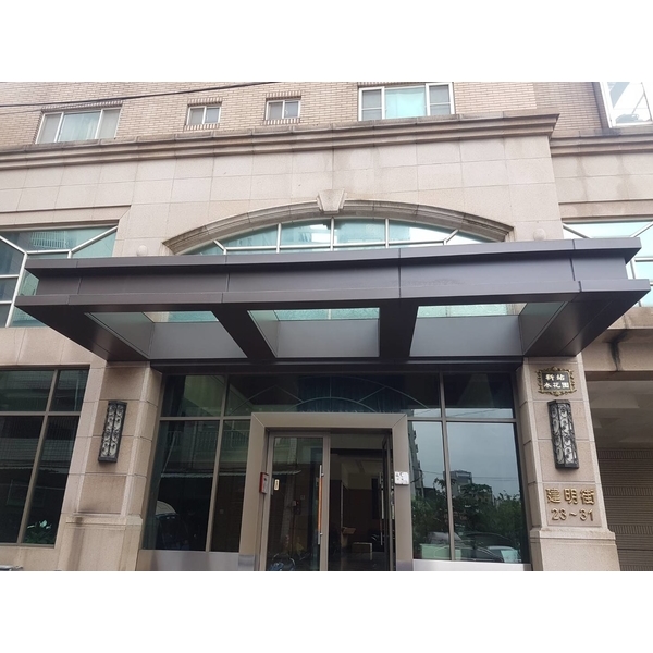 入口鋁包板雨遮,雅固婷金屬建材有限公司