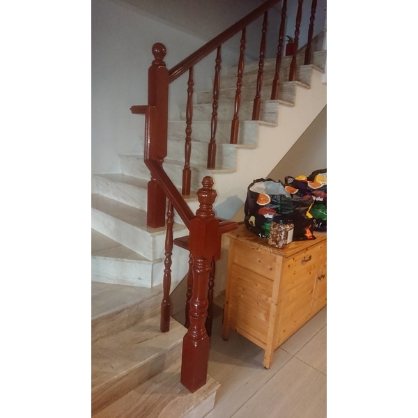 樓梯中柱搖晃整修-天梯實業有限公司