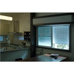 向陽_雷巴內掛式捲窗