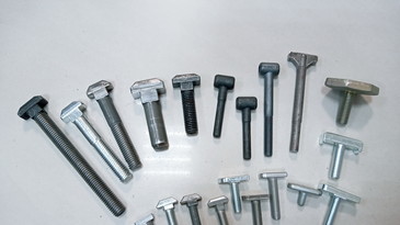 專精於依客戶提供的圖紙/樣品及產品需求，提供物美價廉的T型頭螺絲及合模螺絲。