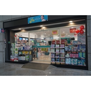 屈臣氏 自動門新裝工程