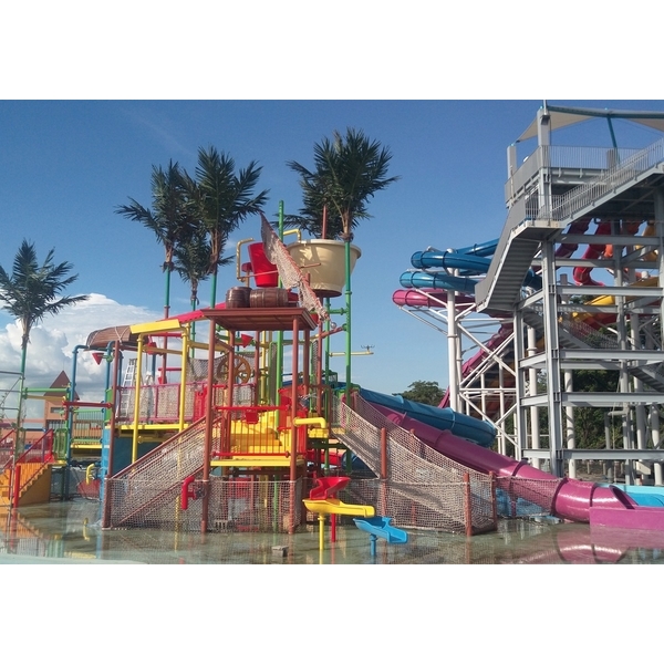 迴旋滑道-巴比倫泳池有限公司