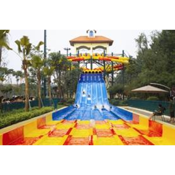 螺旋六併列競速組合滑道,巴比倫泳池有限公司