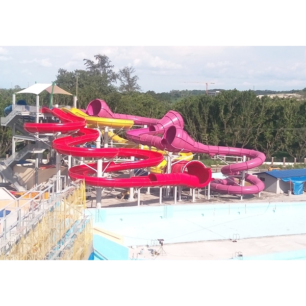 迴旋滑道,巴比倫泳池有限公司