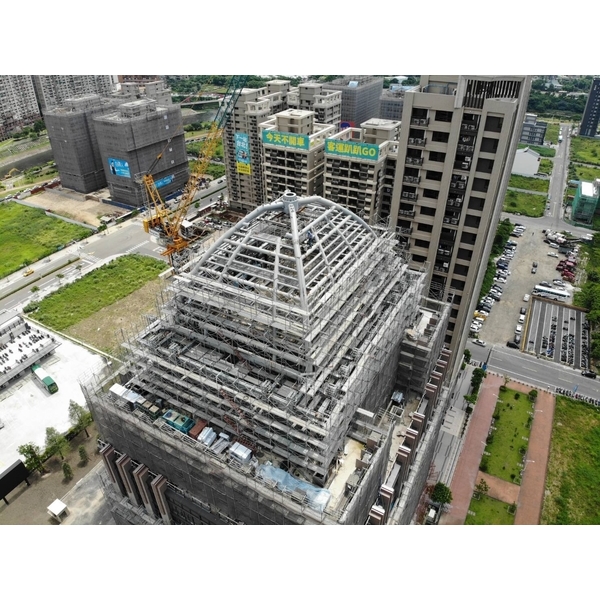 桃園遠雄人壽屋突光電塔鋼構工程-礁溪鋼鐵機械有限公司