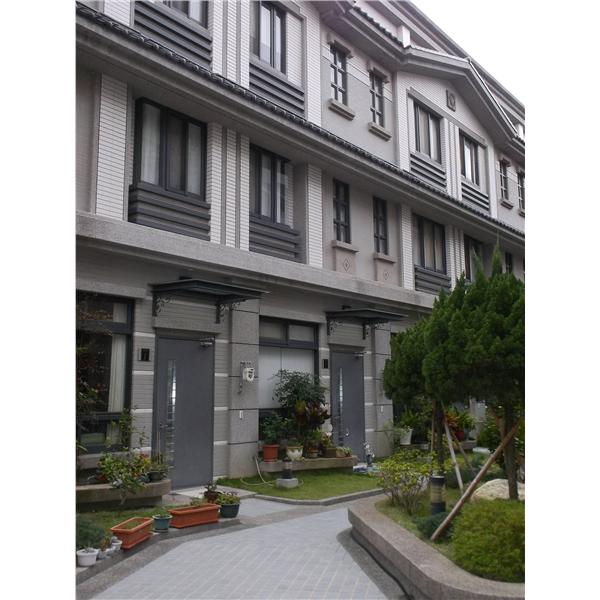 門窗安裝,名華鋁門窗有限公司