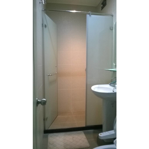 無框淋浴玻璃門,名華鋁門窗有限公司