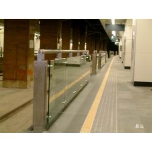 高鐵車站玻璃扶手